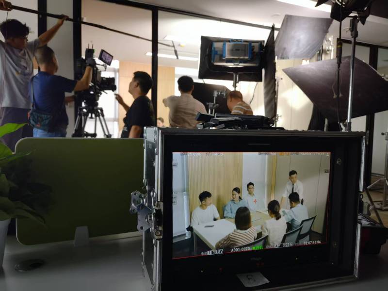 下花园区TVC拍摄公司：科技产品视觉化大师，诠释未来感与功能美学